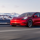 Ilustración para el artículo titulado Tesla elimina el radar de sus Model 3 y Model Y. El piloto automático se guiará solo mediante cámaras